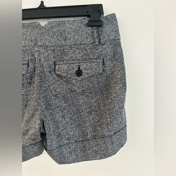 Express Black White Textured Cuffed Dress Shorts Size 6 - Picture 7 of 9